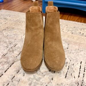 Steve Madden Suede Chelsea Booties in Camel Brown Size 7